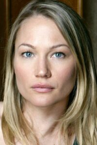 Porträt von Sarah Wynter