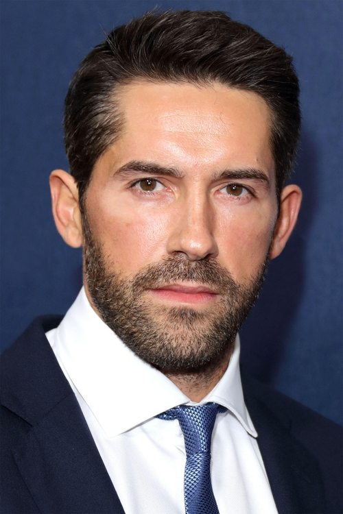 Porträt von Scott Adkins