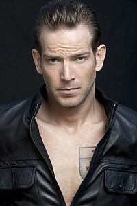 Porträt von Sean Brosnan