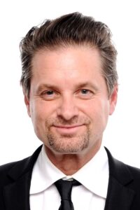 Porträt von Shea Whigham