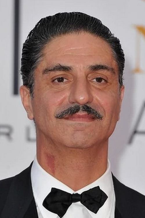 Porträt von Simon Abkarian