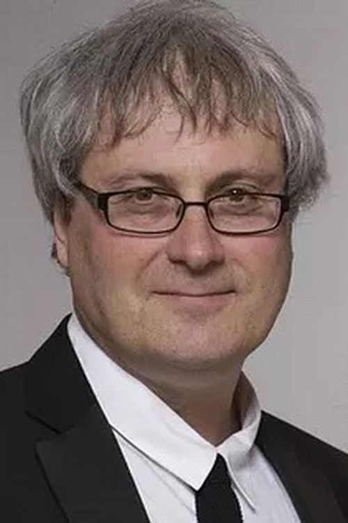 Porträt von Simon Curtis