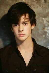 Porträt von Skandar Keynes
