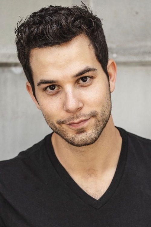 Porträt von Skylar Astin