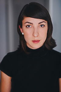 Porträt von Sophy Romvari