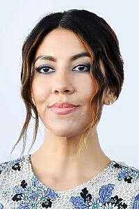 Porträt von Stephanie Beatriz