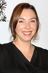 Porträt von Stephanie Courtney