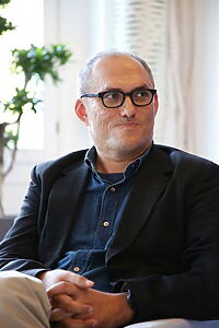 Porträt von Stephen Nomura Schible