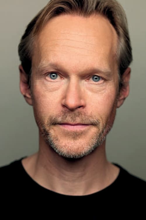 Porträt von Steven Mackintosh
