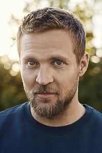 Porträt von Tobias Santelmann