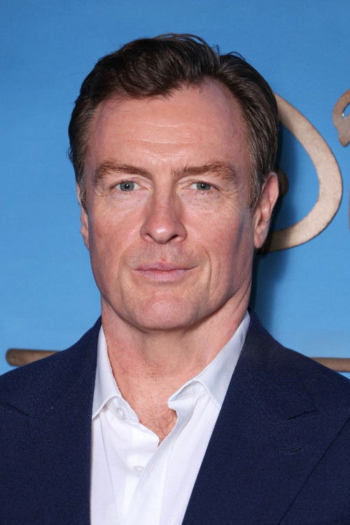 Porträt von Toby Stephens