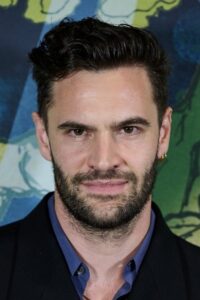 Porträt von Tom Bateman