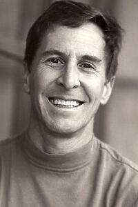 Porträt von Tom Schulman