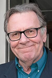Porträt von Tom Wilkinson