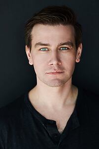 Porträt von Torrance Coombs