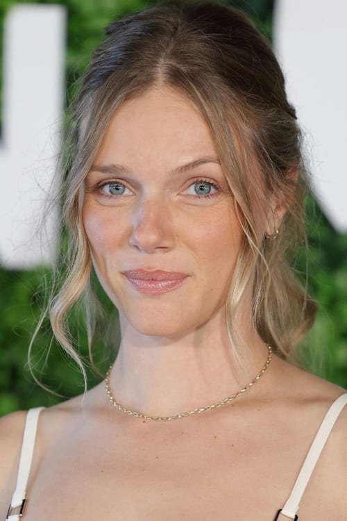 Porträt von Tracy Spiridakos
