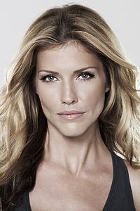Porträt von Tricia Helfer
