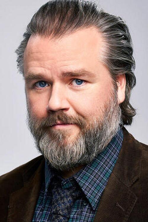 Porträt von Tyler Labine