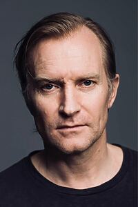 Porträt von Ulrich Thomsen