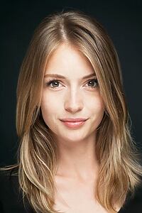 Porträt von Yasemin Kay Allen