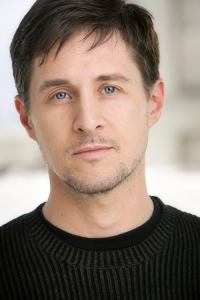 Porträt von Yuri Lowenthal