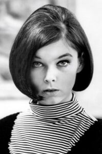 Porträt von Yvonne Craig