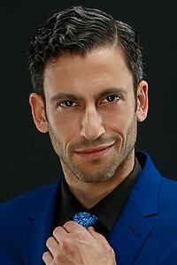 Porträt von Adam Tsekhman
