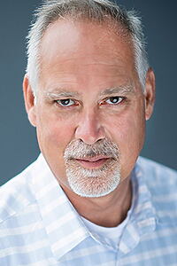 Porträt von Allen Lewis