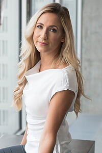 Porträt von Amy Irons
