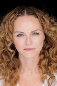 Porträt von Anna-Louise Plowman