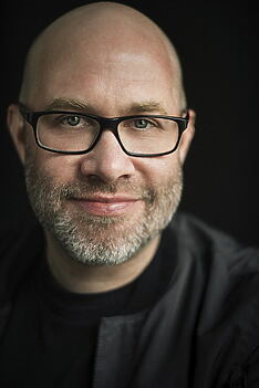 Porträt von Brad Rau
