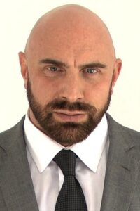 Porträt von Charlie Rawes