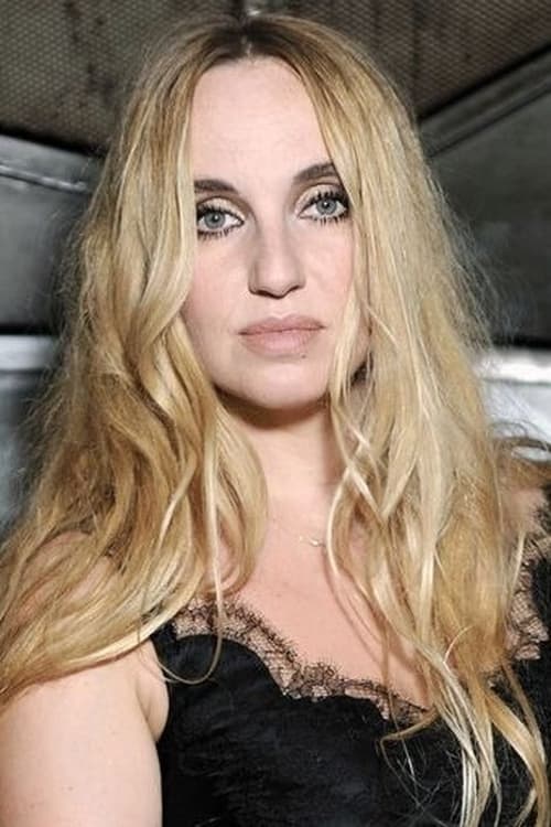 Porträt von Chloé Mons