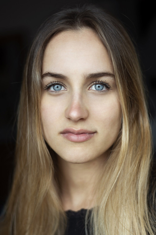 Porträt von Claudia Stecher