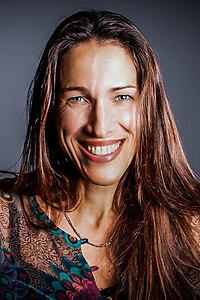 Porträt von Claudia Urbschat-Mingues