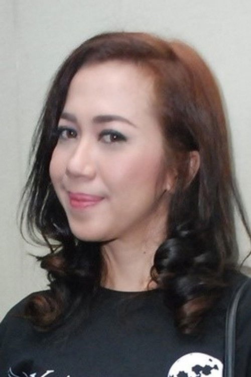 Porträt von Dewi Amanda