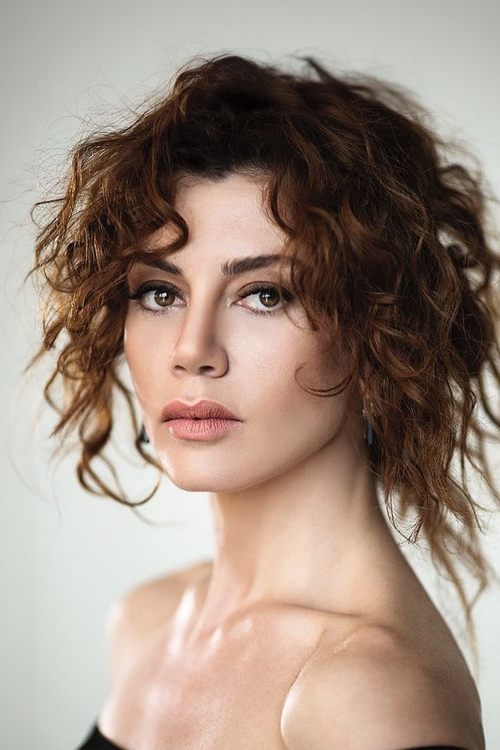 Porträt von Gökçe Bahadır