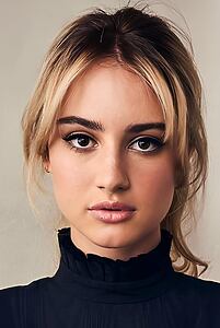 Porträt von Grace Van Patten