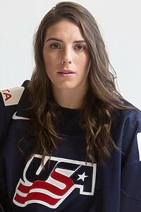 Porträt von Hilary Knight