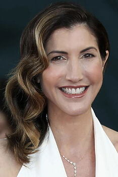 Porträt von Jackie Sandler