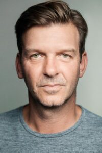 Porträt von Jason Hughes
