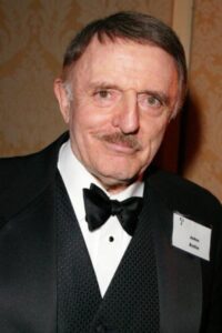 Porträt von John Astin