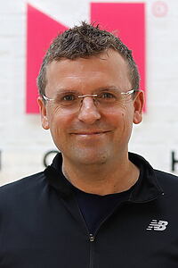Porträt von John McKenna