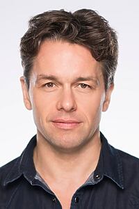 Porträt von Julian Ovenden