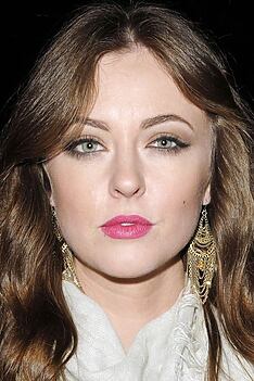 Porträt von Katharine Isabelle