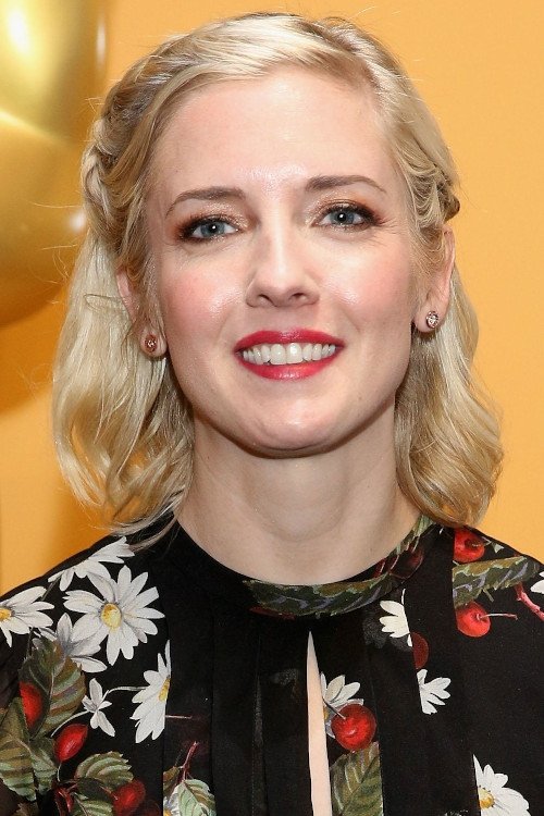 Porträt von Katie Dippold