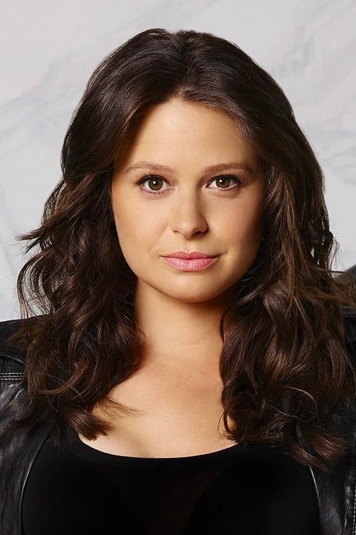Porträt von Katie Lowes
