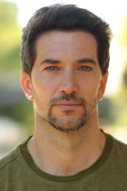 Porträt von Luke Roberts