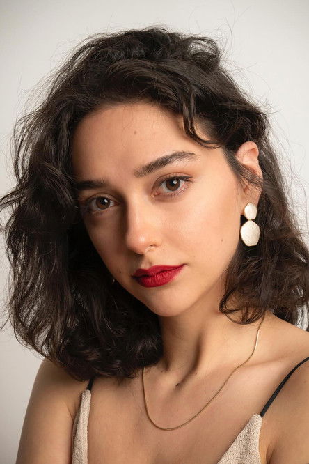Porträt von Manolya Maya