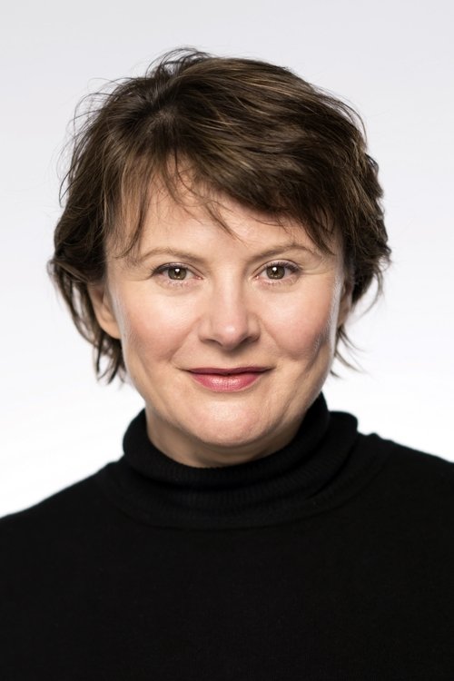 Porträt von Monica Dolan